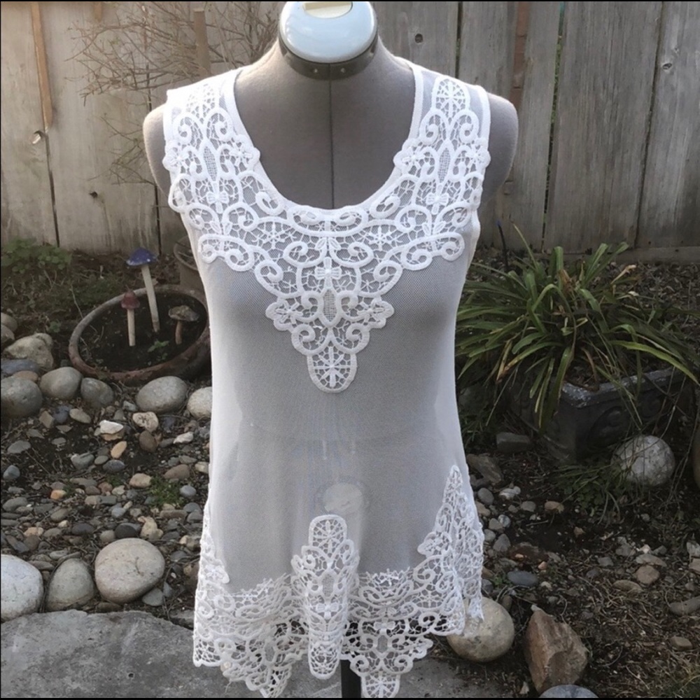 White lace/mesh boho top 🌼
